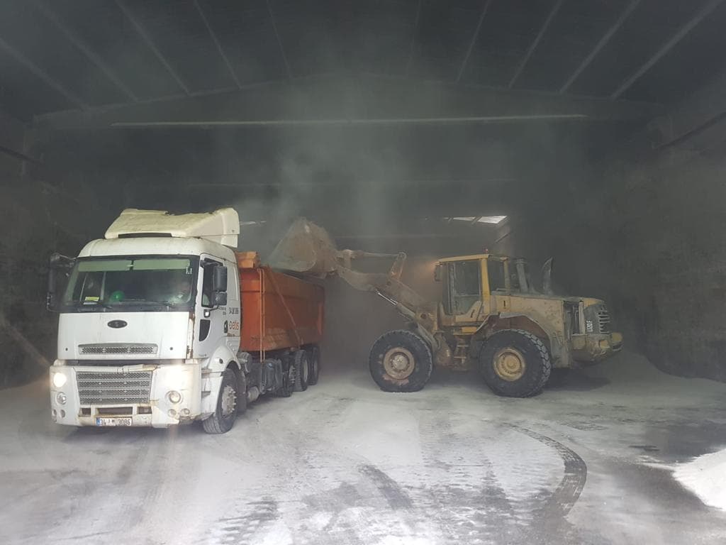 Dökme gübre yükleme ve indirme operasyonu